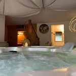 Loft Non Attenant A La Propriete 4 Hotes Sauna Et Jacuzzi En Option بيت للعطل