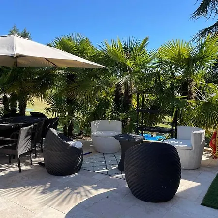 Hébergement de vacances Loft - Non Attenant à La Propriété 1 à 4 Personnes Sauna,piscine Et Parking à Partager Jacuzzi En Option *