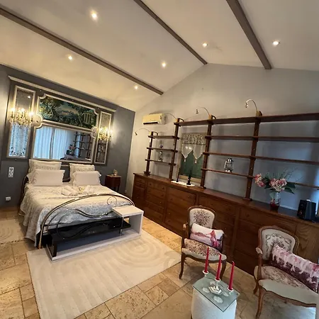 Loft Non Attenant A La Propriete 4 Hotes Sauna Et Jacuzzi En Option 펜션 *