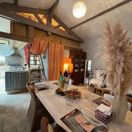 펜션 Loft Non Attenant A La Propriete 4 Hotes Sauna Et Jacuzzi En Option 사흘라 라 카네다