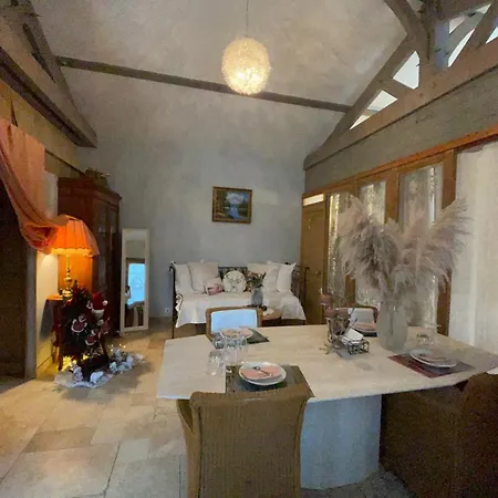 펜션 Loft Non Attenant A La Propriete 4 Hotes Sauna Et Jacuzzi En Option 사흘라 라 카네다