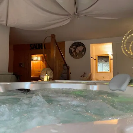 Loft Non Attenant A La Propriete 4 Hotes Sauna Et Jacuzzi En Option 펜션