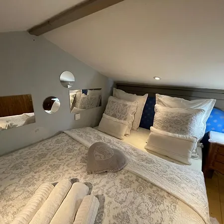 펜션 Loft Non Attenant A La Propriete 4 Hotes Sauna Et Jacuzzi En Option 사흘라 라 카네다