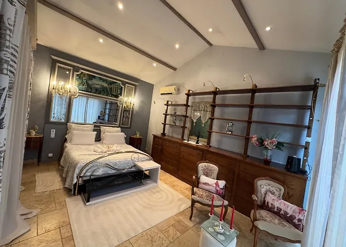 Loft Non Attenant A La Propriete 4 Hotes Sauna Et Jacuzzi En Option 度假居 *