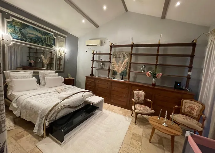 Loft Non Attenant A La Propriete 4 Hotes Sauna Et Jacuzzi En Option 度假居 *