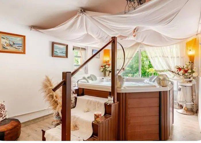 Loft Non Attenant A La Propriete 4 Hotes Sauna Et Jacuzzi En Option 度假居 *